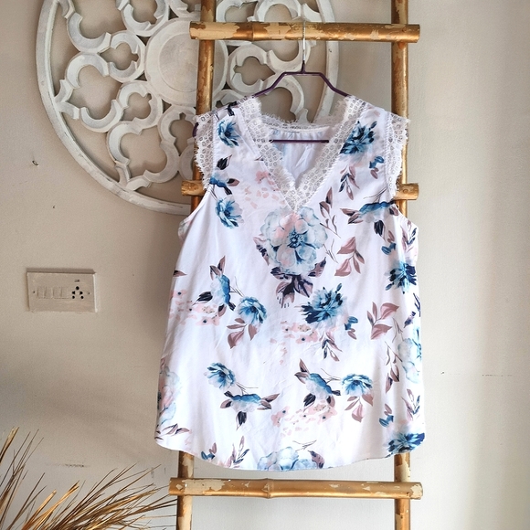 Floral Lace Trim Top - Picture 7 of 16